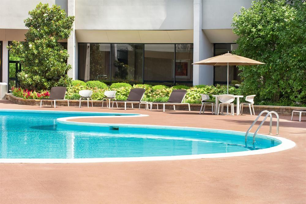 Sheraton Reston Kültér fotó